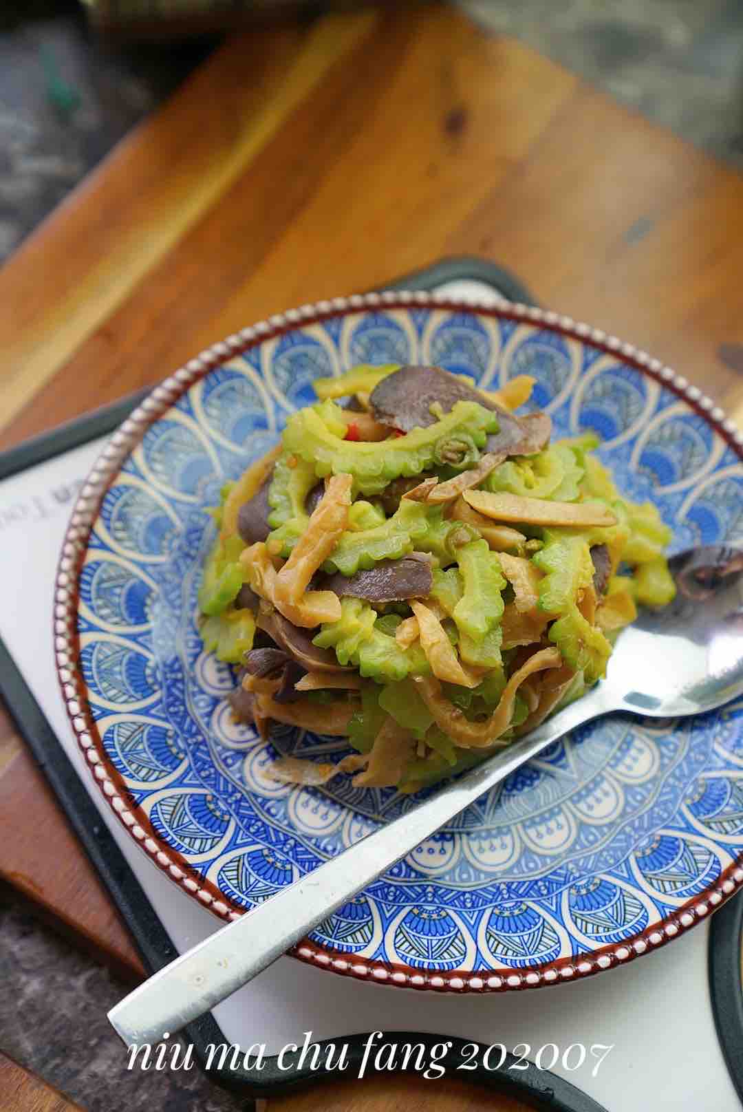 鴨胗炒苦瓜的做法-家常味炒菜譜-易網健康養生網 鴨胗炒苦瓜的做法-家常味炒菜譜