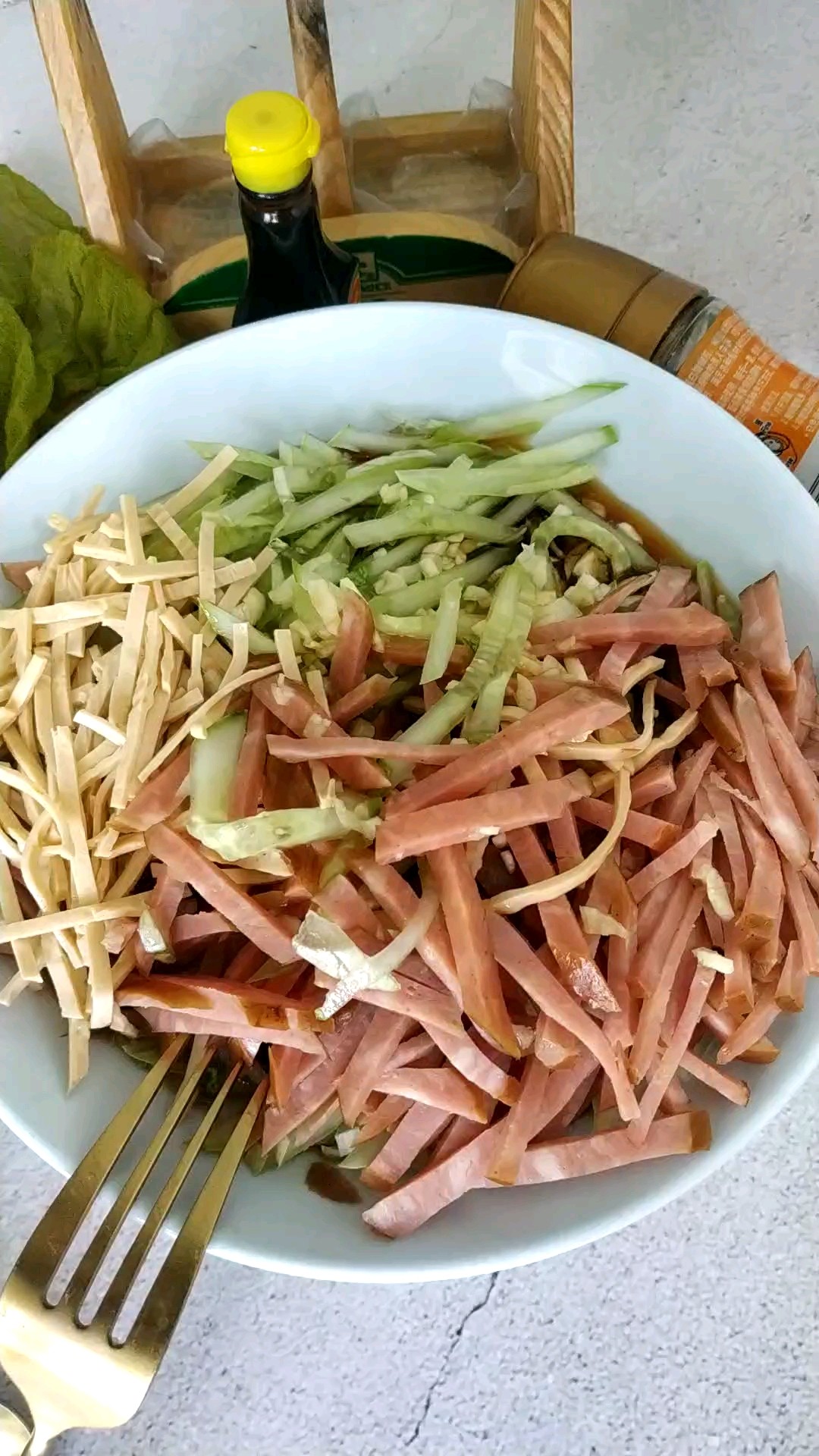 夏日爽口解暑涼菜的做法-家常味拌菜譜-易網健康養生網 夏日爽口解暑涼菜的做法-家常味拌菜譜