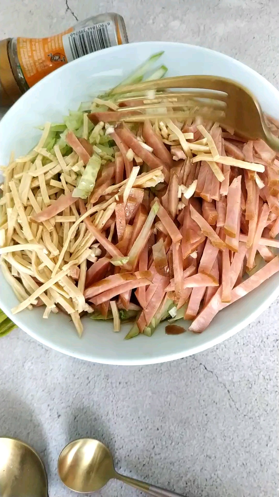 夏日爽口解暑涼菜的做法-家常味拌菜譜-易網健康養生網 夏日爽口解暑涼菜的做法-家常味拌菜譜