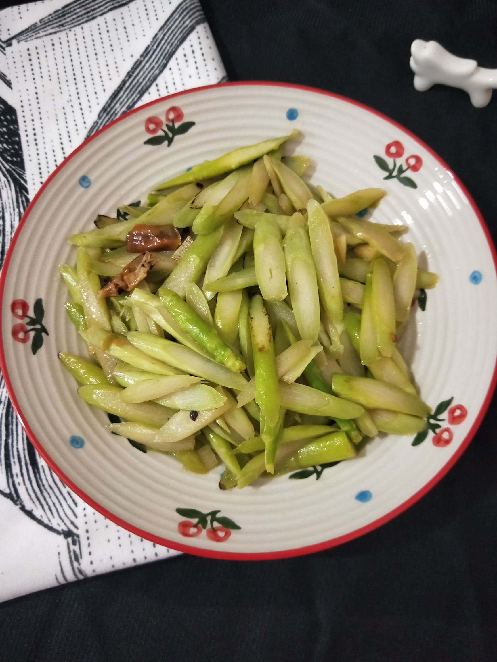 清炒蘆筍的做法-家常味炒菜譜-易網健康養生網 清炒蘆筍的做法-家常味炒菜譜