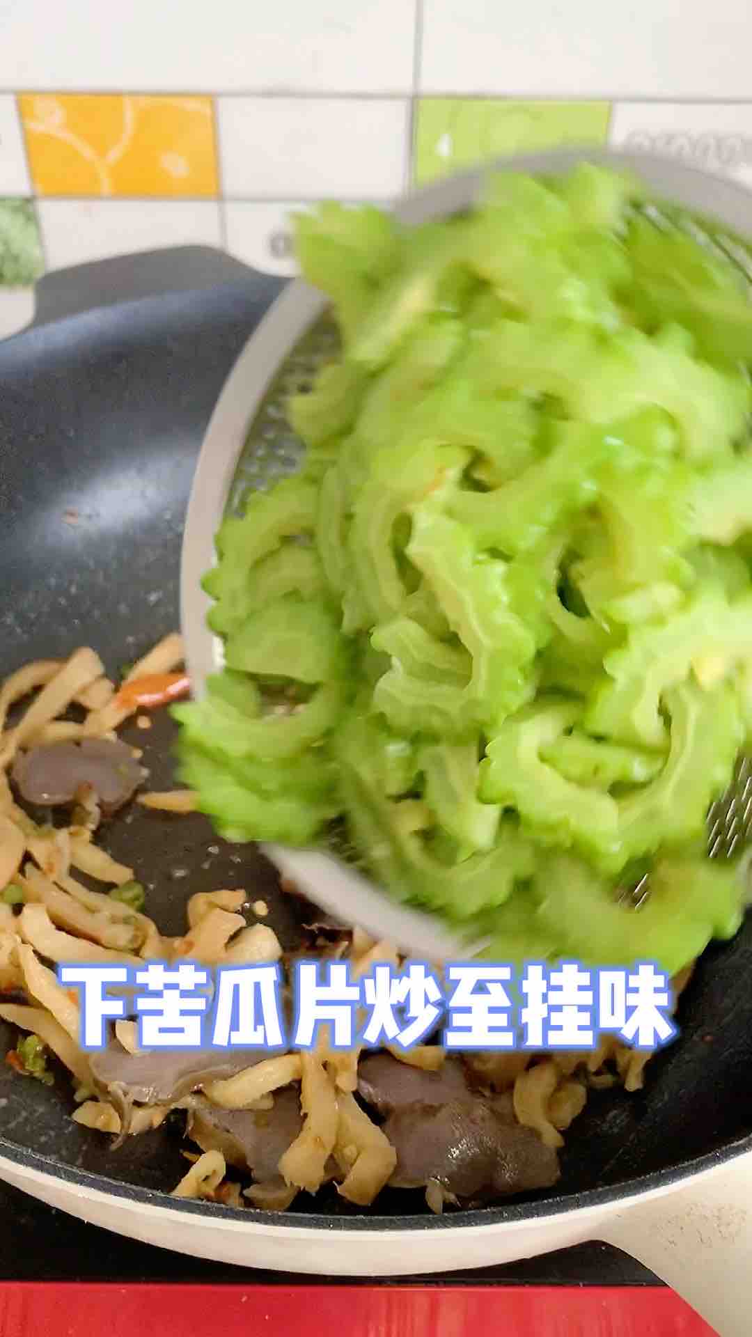 鴨胗炒苦瓜的做法-家常味炒菜譜