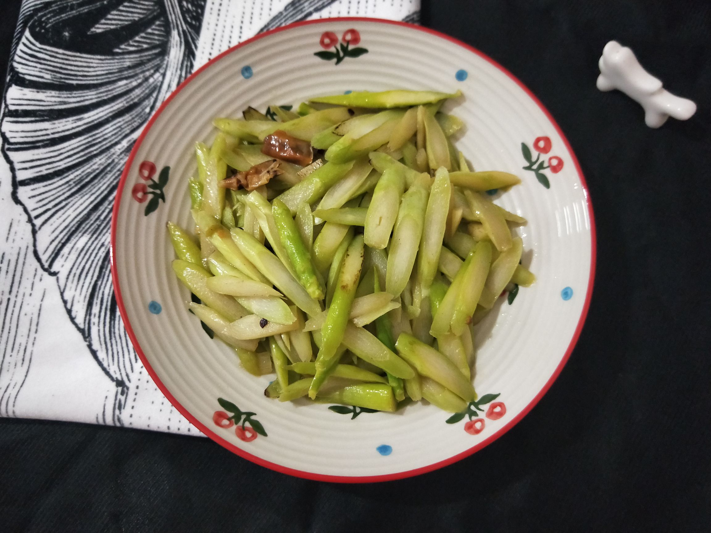 清炒蘆筍的做法-家常味炒菜譜-易網健康養生網 清炒蘆筍的做法-家常味炒菜譜