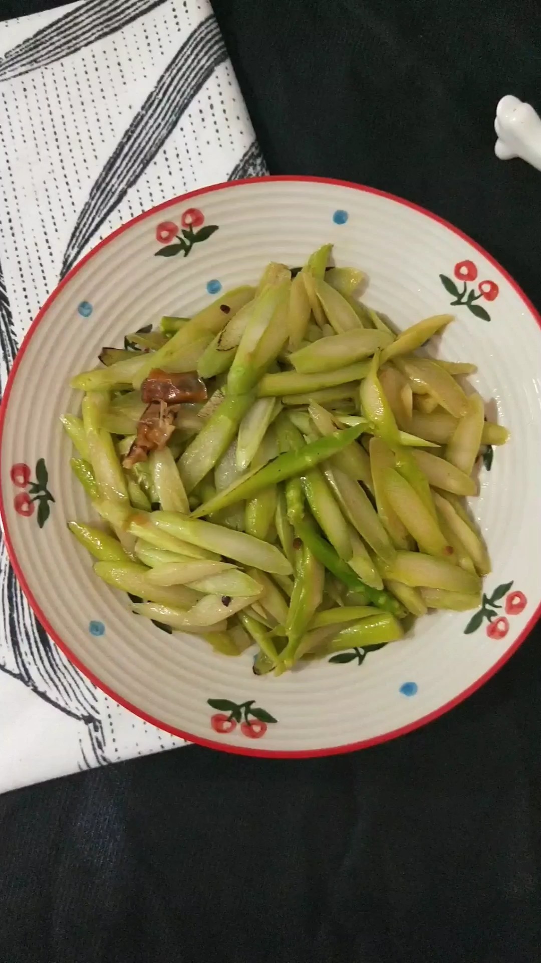 清炒蘆筍的做法-家常味炒菜譜