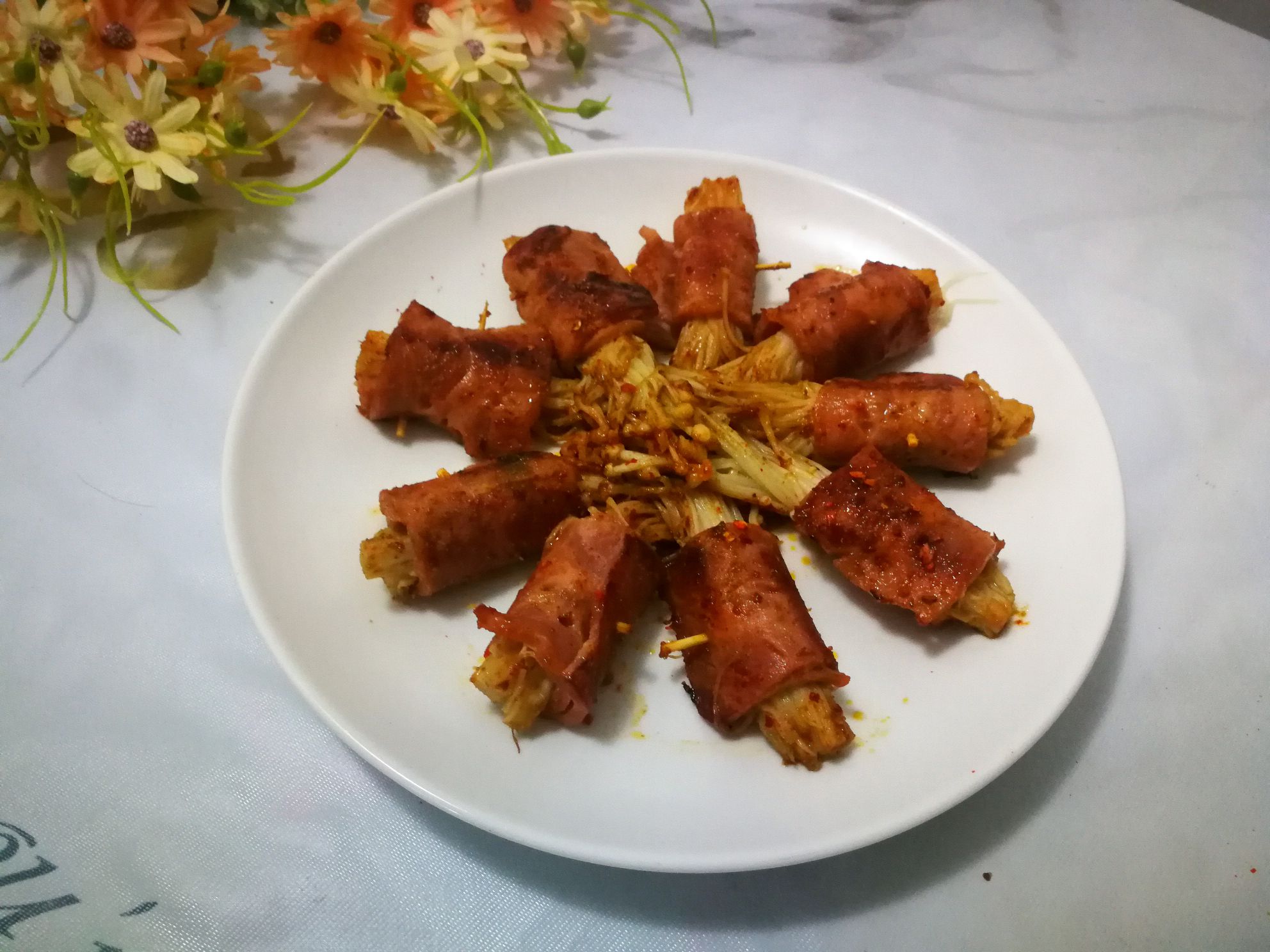 夜宵啤酒的絕配~培根金針菇卷的做法-其它口味煎菜譜-易網健康養生網 夜宵啤酒的絕配~培根金針菇卷的做法-其它口味煎菜譜