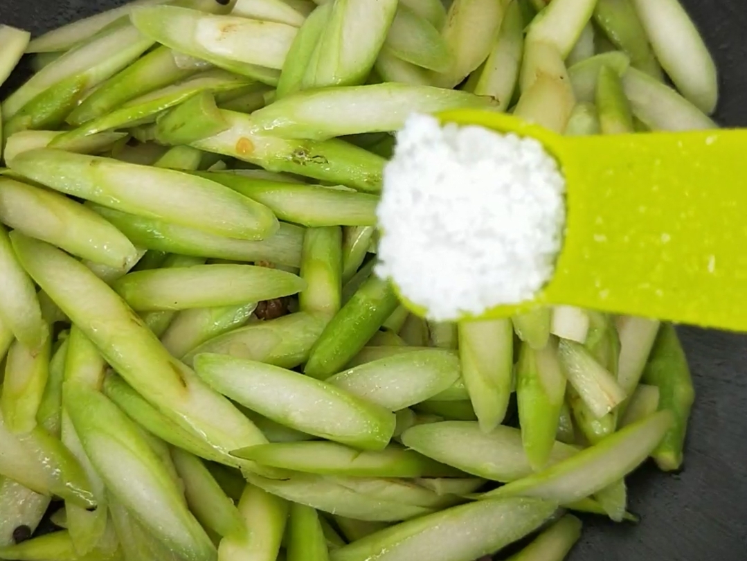 清炒蘆筍的做法-家常味炒菜譜