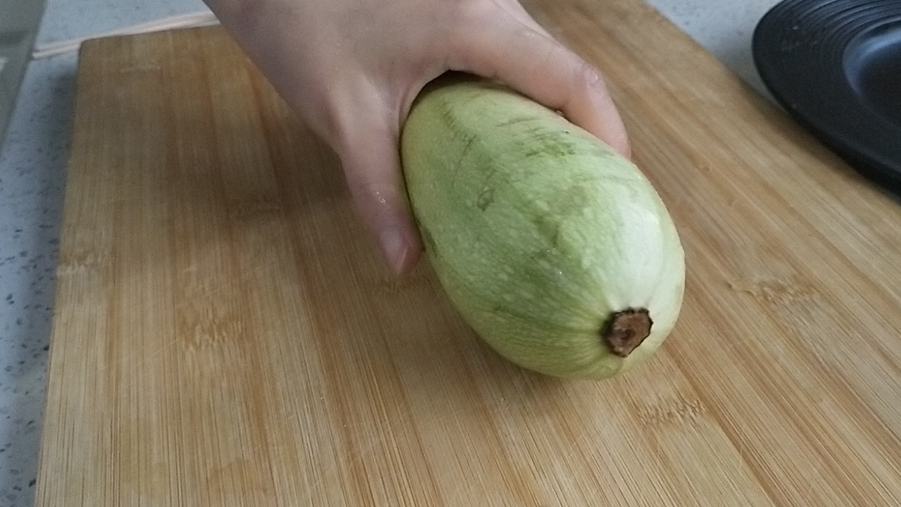 午餐肉炒西葫蘆的做法-咸鮮味炒菜譜