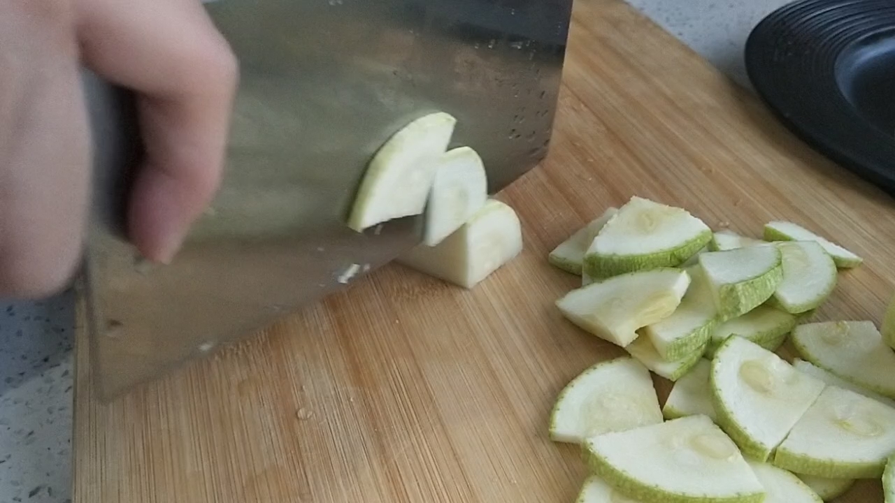 午餐肉炒西葫蘆的做法-咸鮮味炒菜譜
