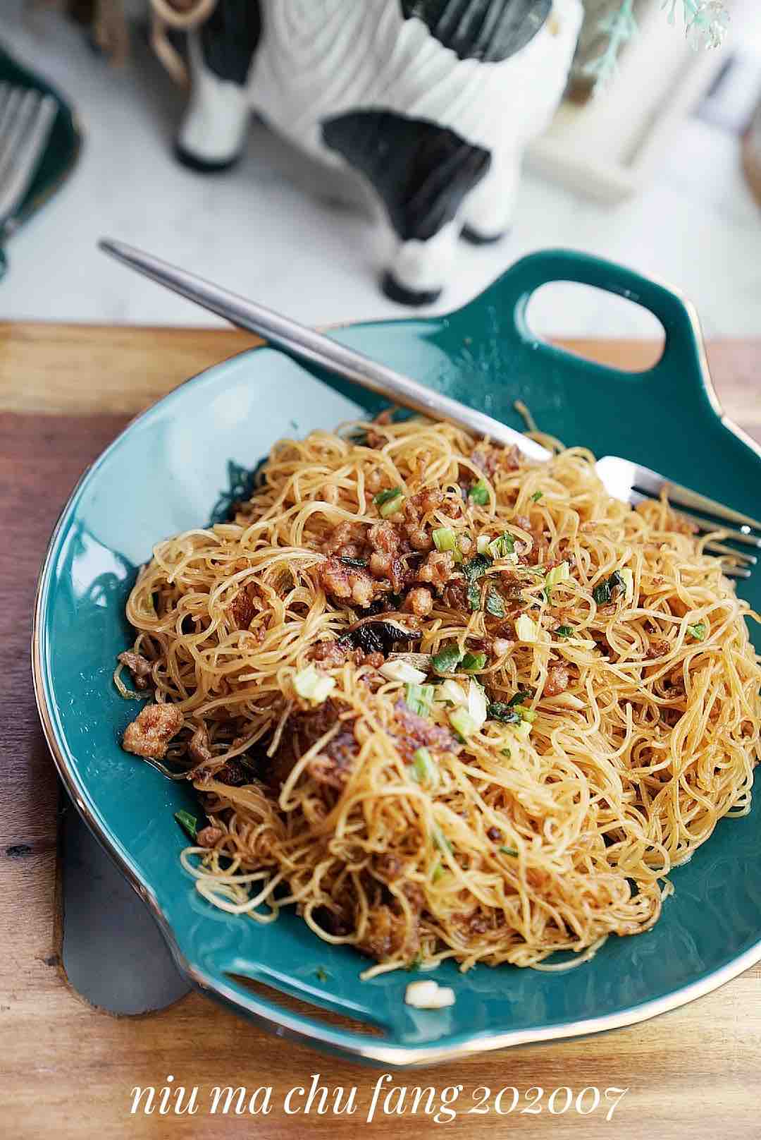 香茹肉末炒粉的做法-家常味炒菜譜-易網健康養生網 香茹肉末炒粉的做法-家常味炒菜譜