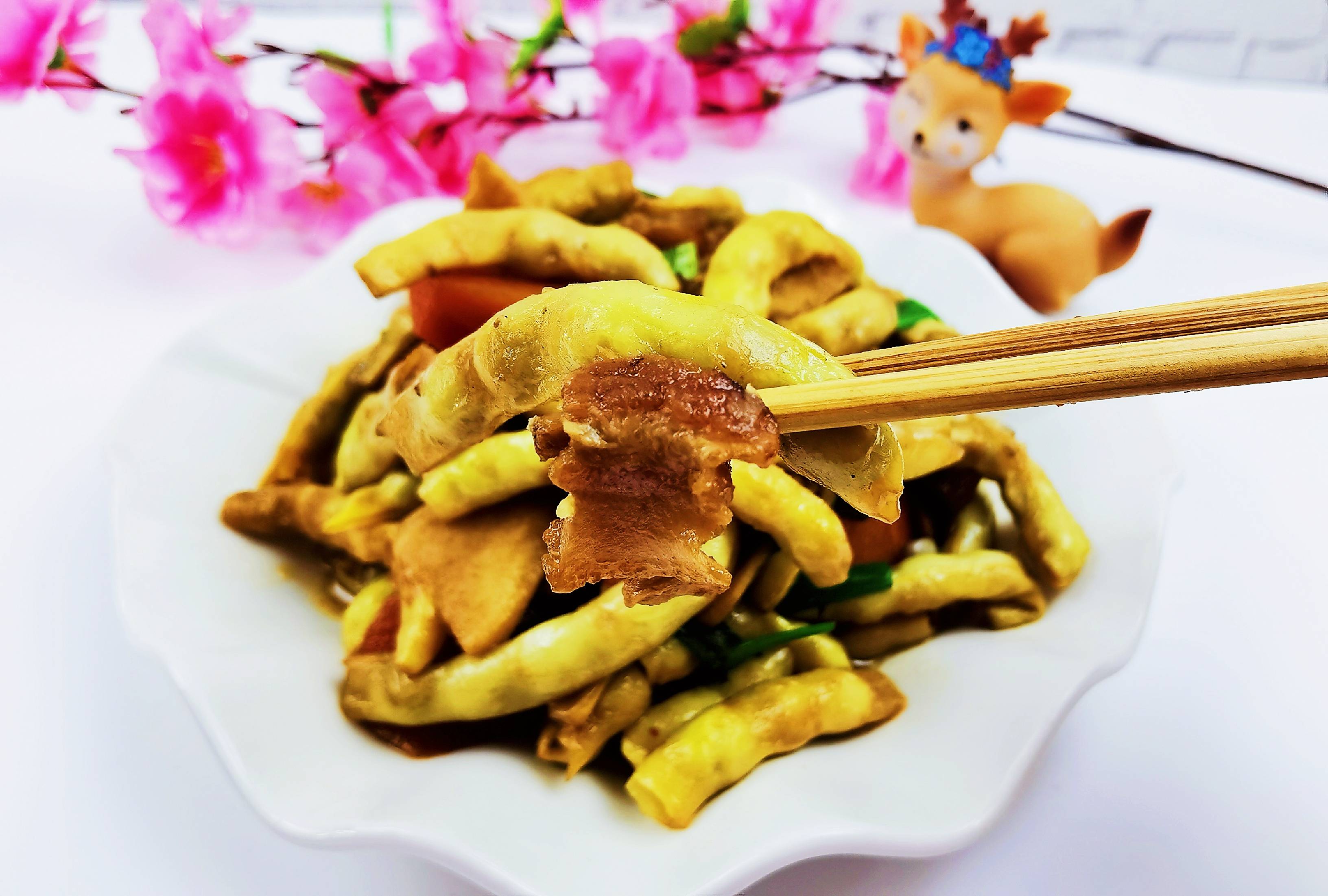 我是半滴雨#來(lái)自內(nèi)蒙古#，參賽作品為農(nóng)家豆角小炒肉，豆大飽滿營(yíng)養(yǎng)下飯的做法-家常味炒菜譜