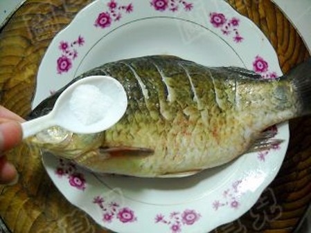 玫瑰腐乳燒鯽魚(yú)的做法-醬香味燒菜譜