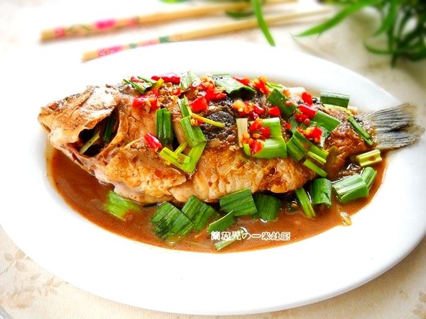 玫瑰腐乳燒鯽魚(yú)的做法-醬香味燒菜譜