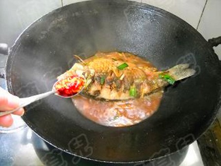 玫瑰腐乳燒鯽魚(yú)的做法-醬香味燒菜譜