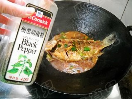 玫瑰腐乳燒鯽魚(yú)的做法-醬香味燒菜譜
