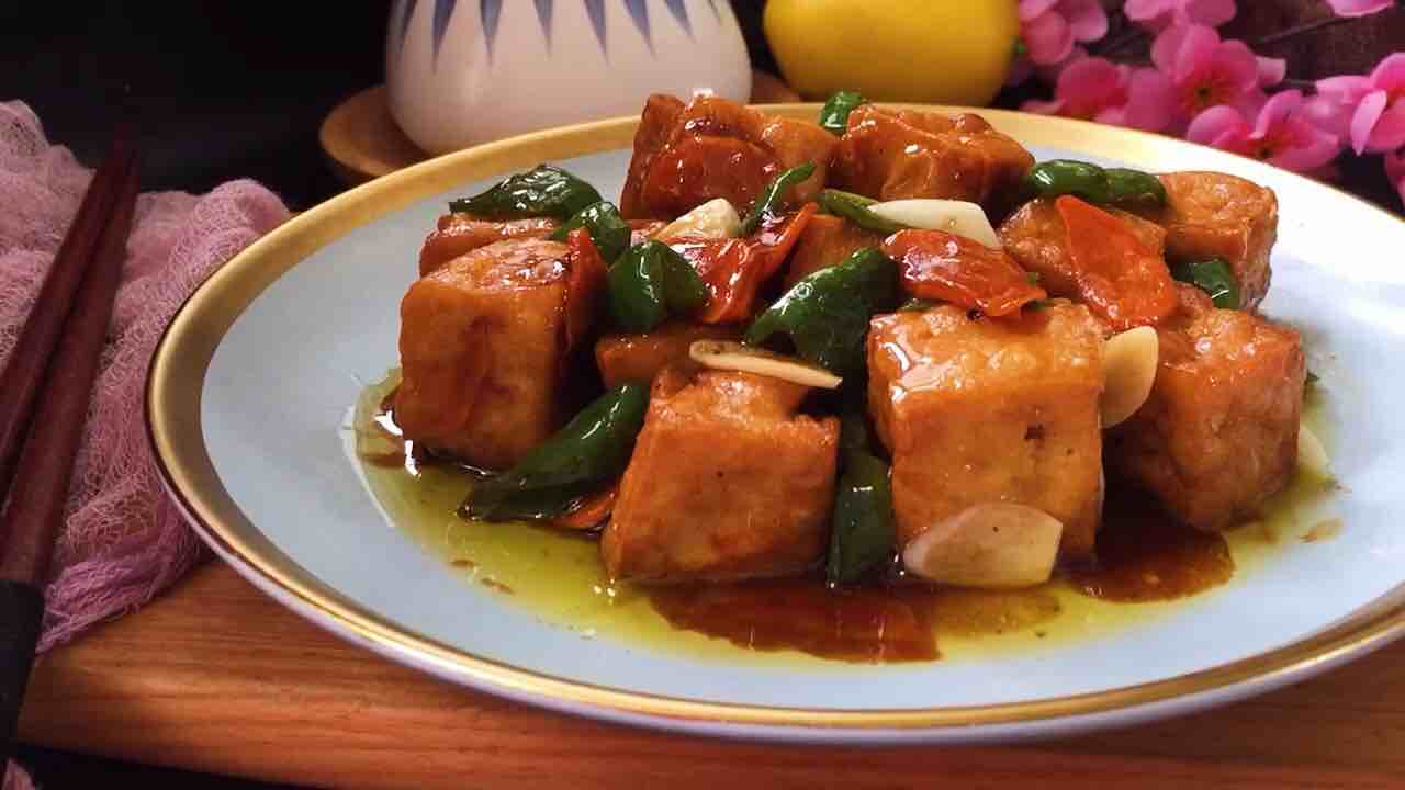 青椒炒豆腐的做法-咸鮮味炒菜譜