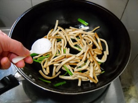 韭香肉絲豆干的做法-家常味炒菜譜