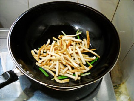 韭香肉絲豆干的做法-家常味炒菜譜