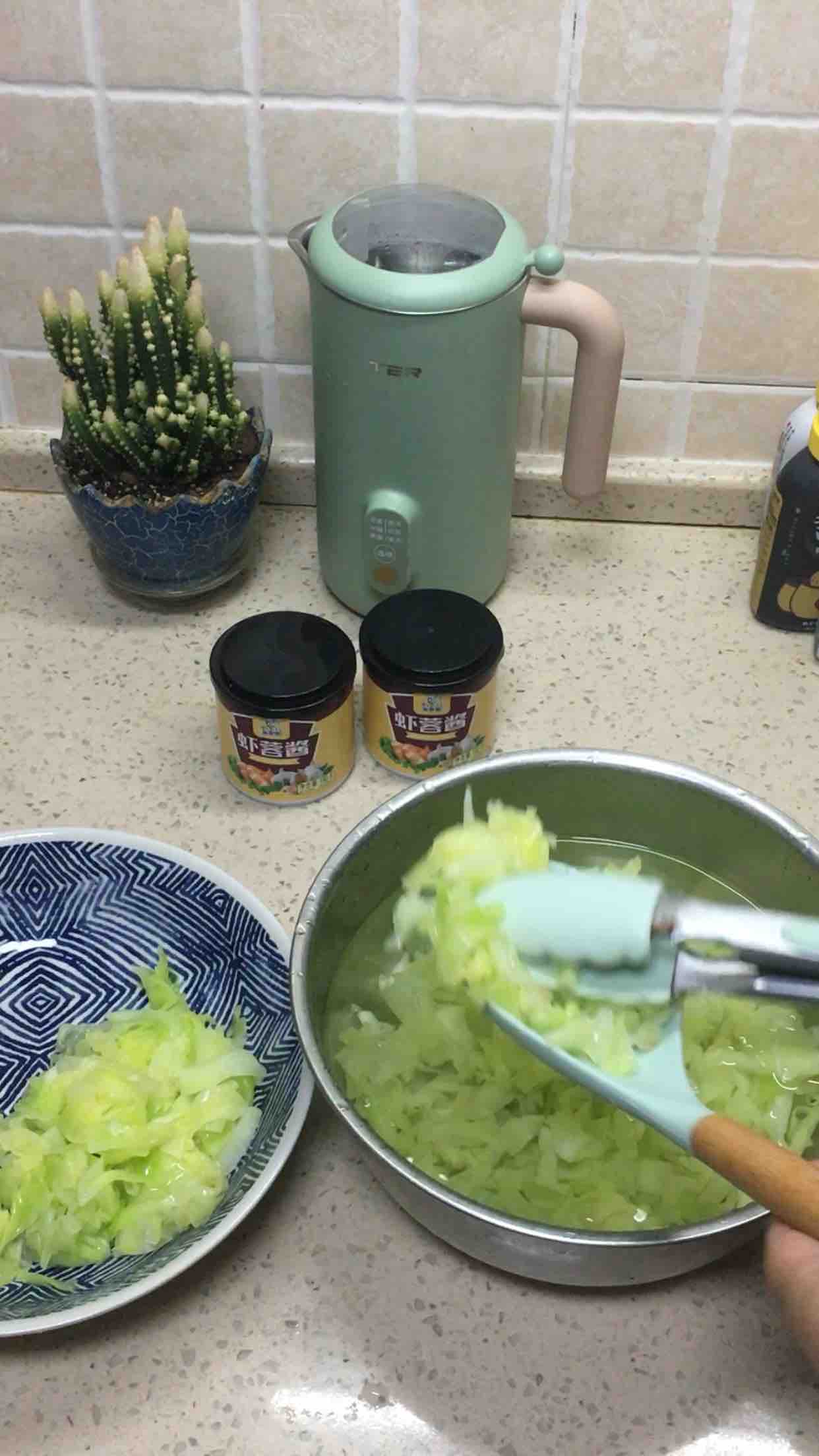 蝦蓉醬拌圓白菜的做法-咸鮮味拌菜譜