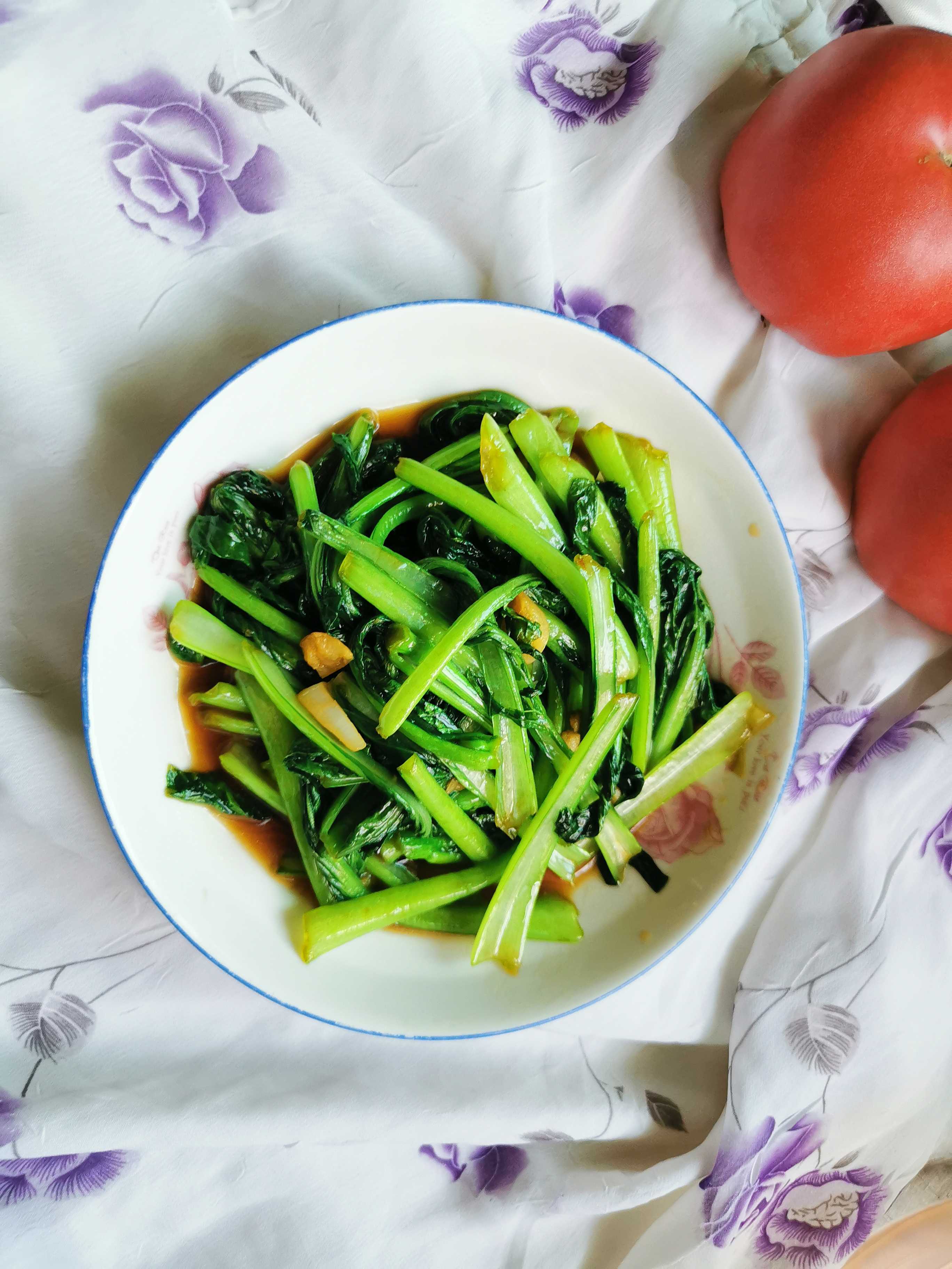 蒜炒菜心的做法-家常味炒菜譜-易網健康養生網 蒜炒菜心的做法-家常味炒菜譜