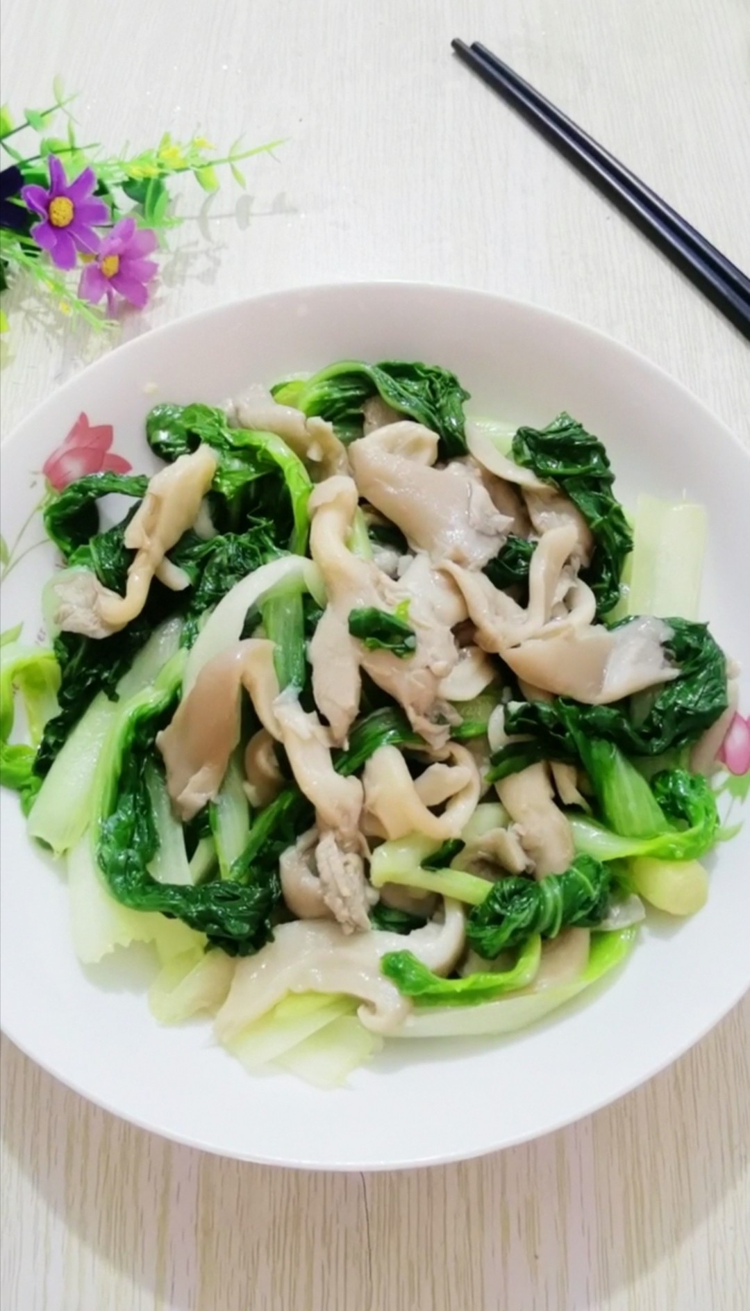平菇炒小白菜的做法-咸鮮味炒菜譜-易網健康養生網 平菇炒小白菜的做法-咸鮮味炒菜譜