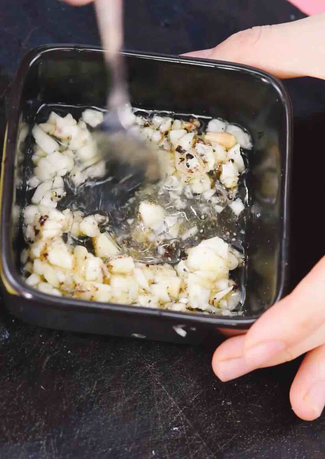 檸檬蒜香肉眼牛排的做法-家常味煎菜譜