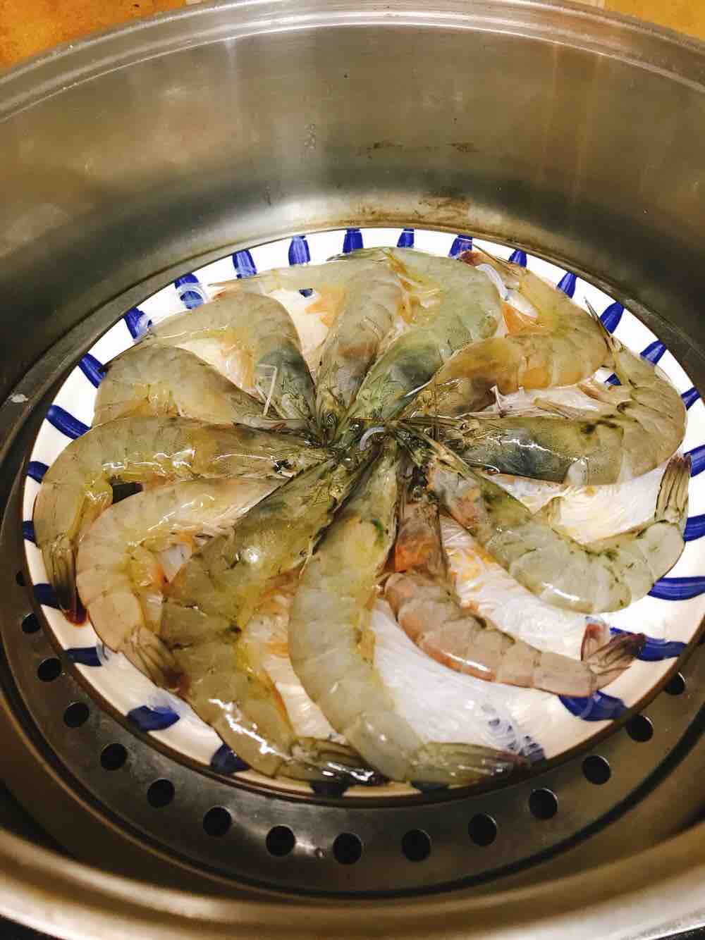快手又下飯的粉絲蒸大蝦～的做法-咸鮮味蒸菜譜
