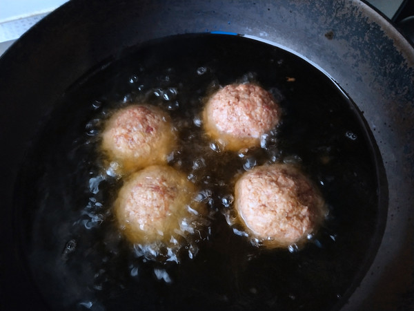 蒸牛肉獅子頭的做法-家常味蒸菜譜