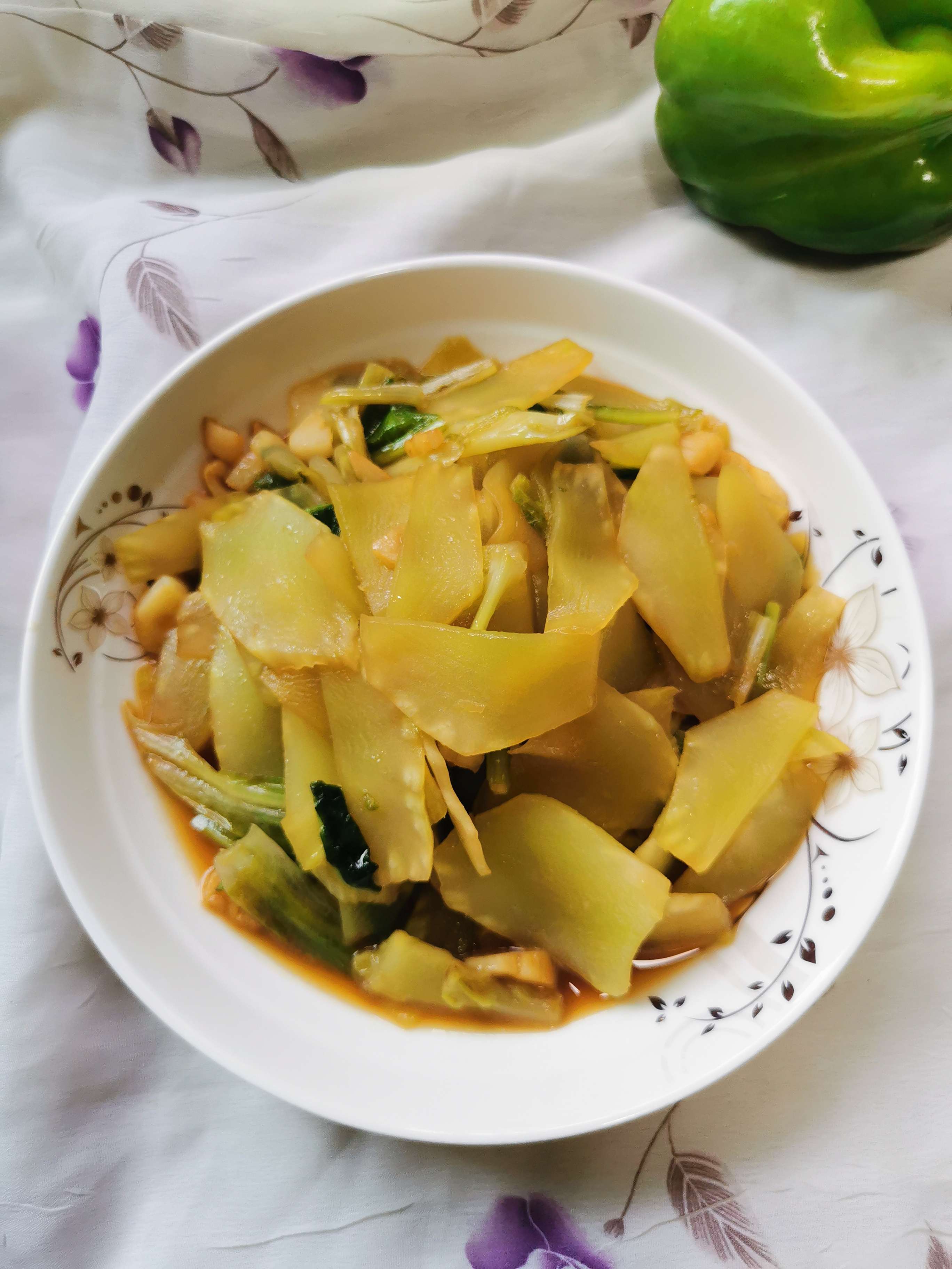 清炒萵苣的做法-家常味炒菜譜-易網健康養生網 清炒萵苣的做法-家常味炒菜譜