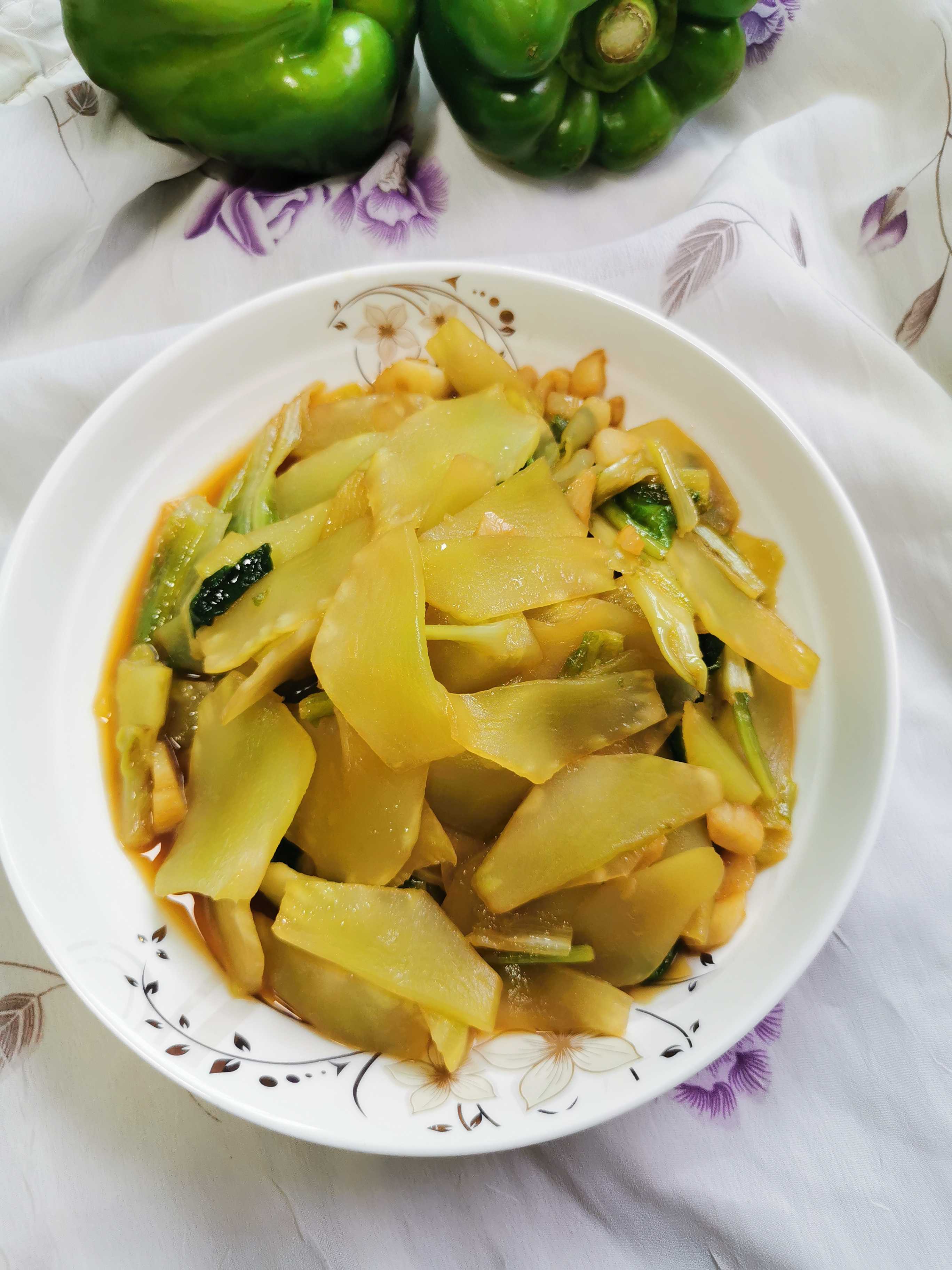 清炒萵苣的做法-家常味炒菜譜-易網健康養生網 清炒萵苣的做法-家常味炒菜譜