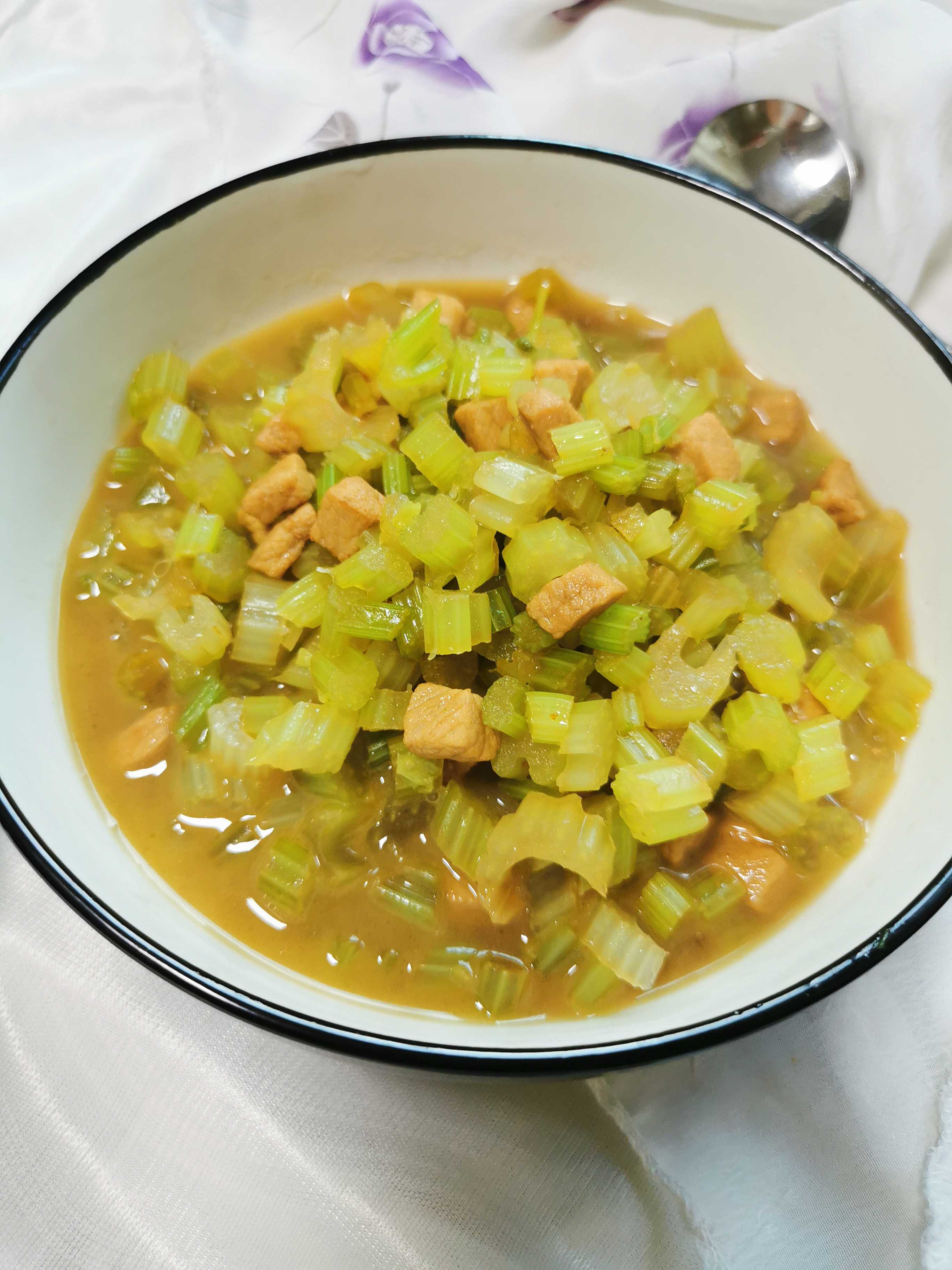 肉末芹菜丁的做法-家常味炒菜譜-易網(wǎng)健康養(yǎng)生網(wǎng) 肉末芹菜丁的做法-家常味炒菜譜