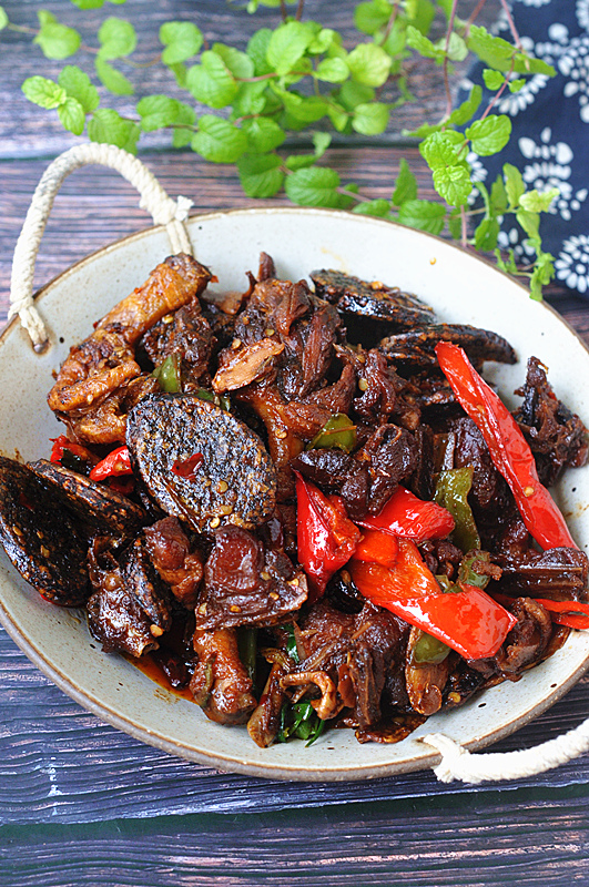 湘西特色菜——血粑鴨的做法-香辣味燒菜譜-易網(wǎng)健康養(yǎng)生網(wǎng) 湘西特色菜——血粑鴨的做法-香辣味燒菜譜