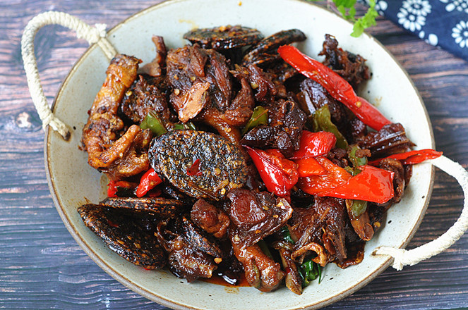 湘西特色菜——血粑鴨的做法-香辣味燒菜譜-易網(wǎng)健康養(yǎng)生網(wǎng) 湘西特色菜——血粑鴨的做法-香辣味燒菜譜