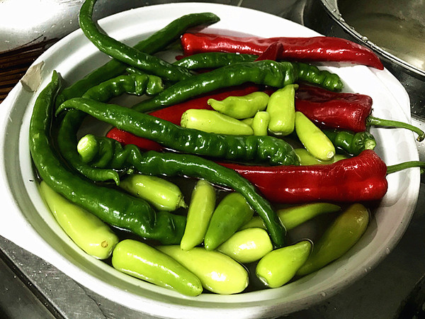 湘西特色菜——血粑鴨的做法-香辣味燒菜譜