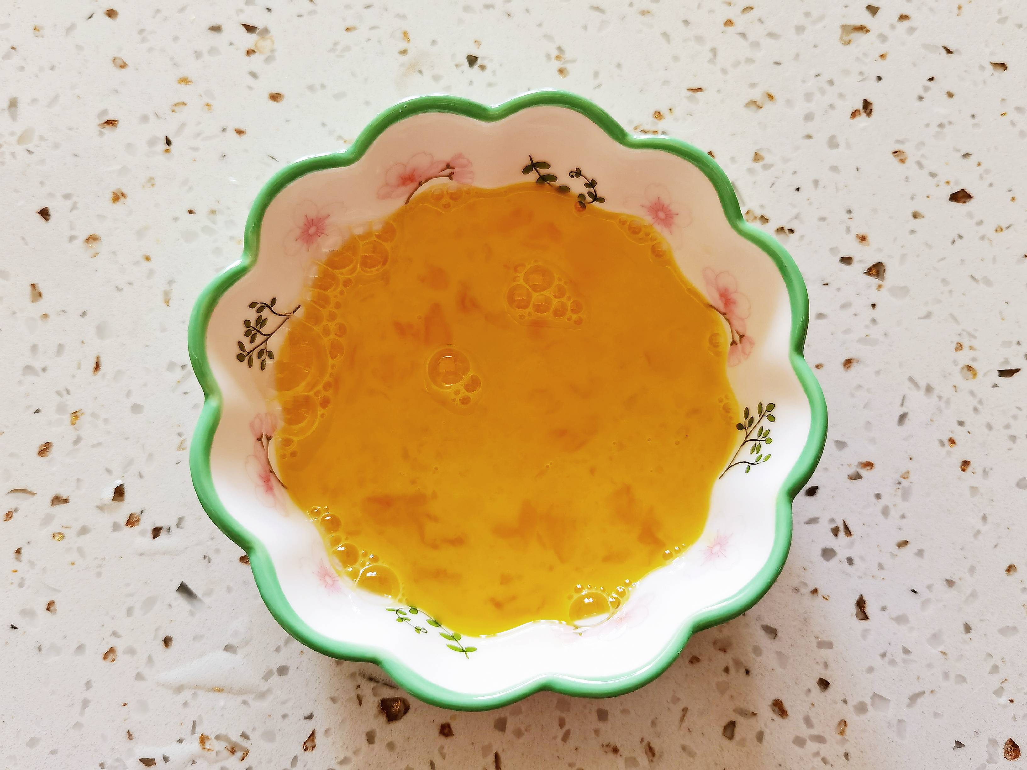 我是半滴雨#來(lái)自內(nèi)蒙古#，參賽作品為韭菜炒豆腐，豆腐嫩滑，韭菜鮮美的做法-咸鮮味炒菜譜