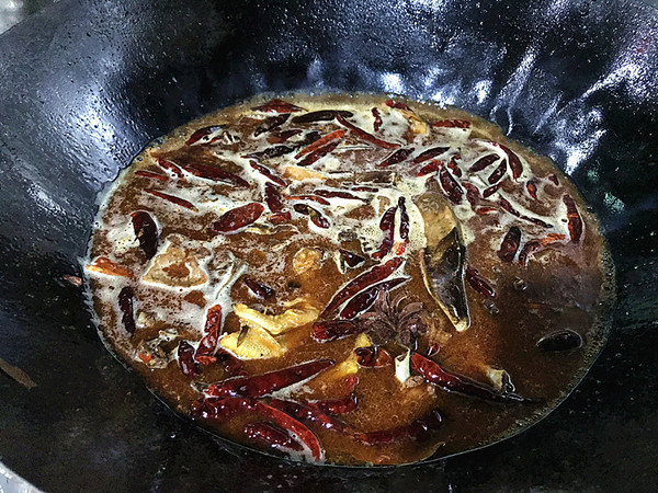 湘西特色菜——血粑鴨的做法-香辣味燒菜譜
