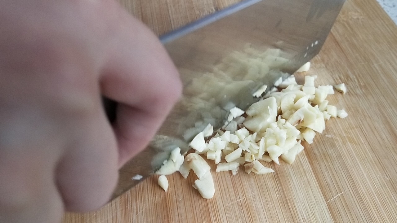 解暑開胃的涼拌茄子的做法-咸鮮味蒸菜譜