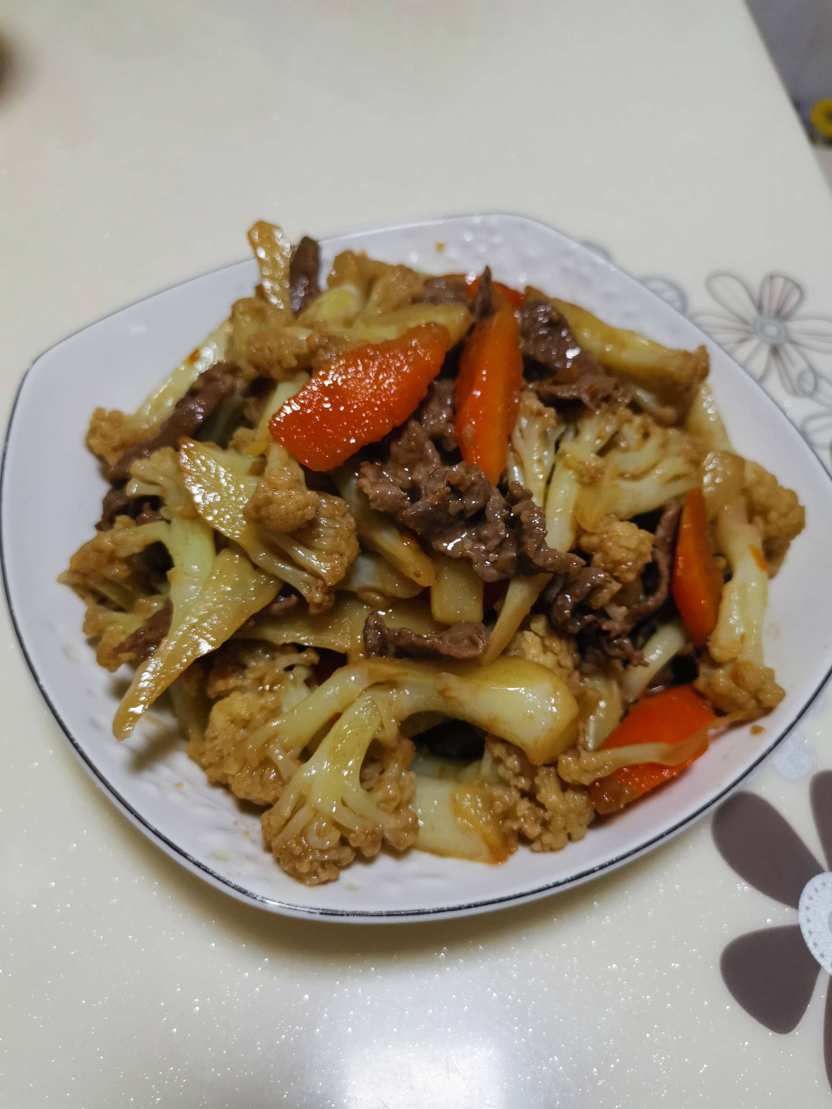 胡蘿卜花菜炒牛肉的做法-家常味炒菜譜-易網(wǎng)健康養(yǎng)生網(wǎng) 胡蘿卜花菜炒牛肉的做法-家常味炒菜譜