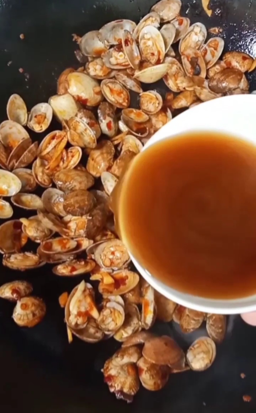 豆瓣醬炒花甲的做法-家常味炒菜譜