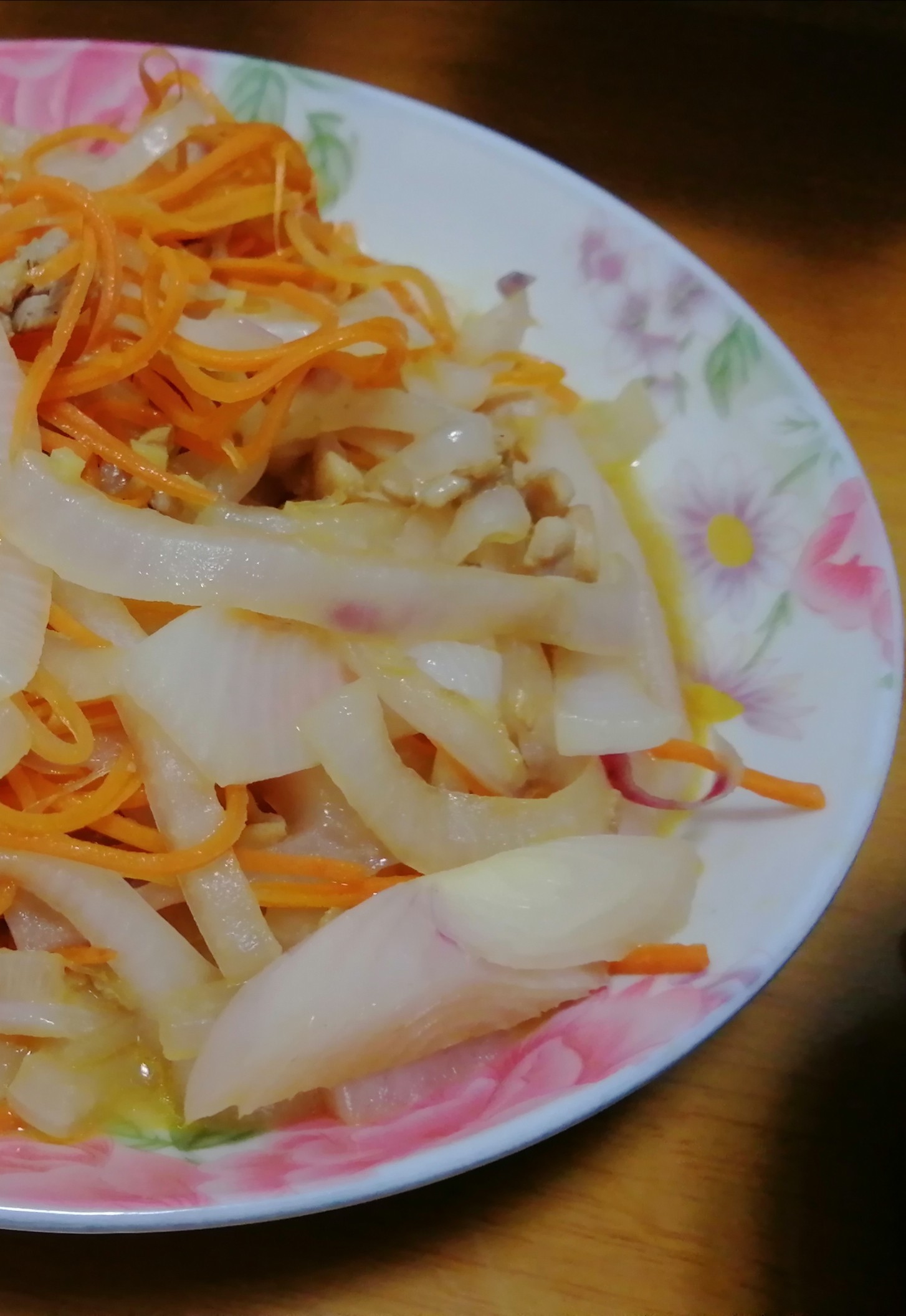 洋蔥胡蘿卜炒雞腿肉的做法-家常味炒菜譜-易網健康養生網 洋蔥胡蘿卜炒雞腿肉的做法-家常味炒菜譜