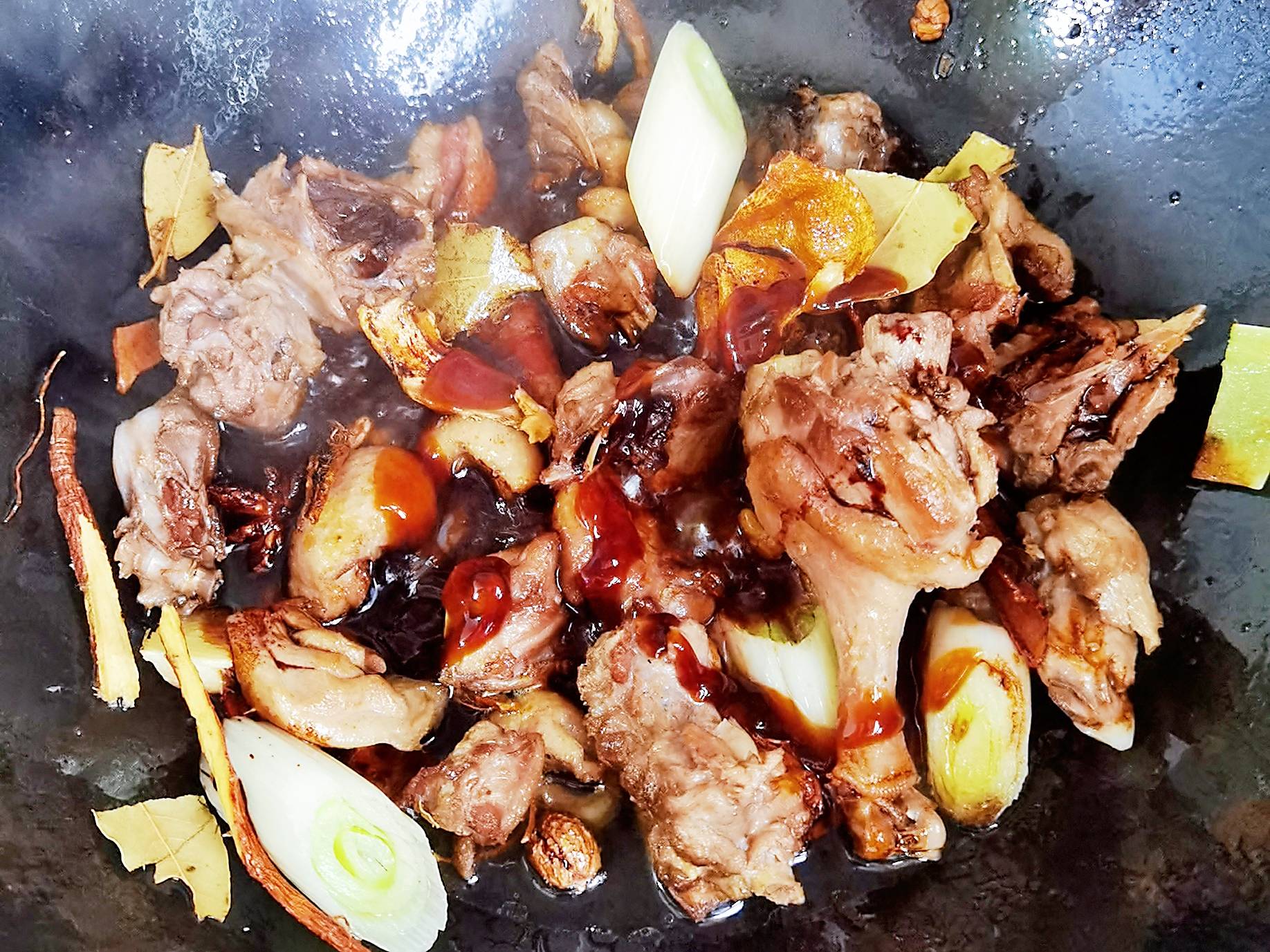 秋季一起來吃鴨，不含1滴水的香辣啤酒鴨，鮮美入味超下飯，吃完不要開車哦的做法-香辣味燜菜譜