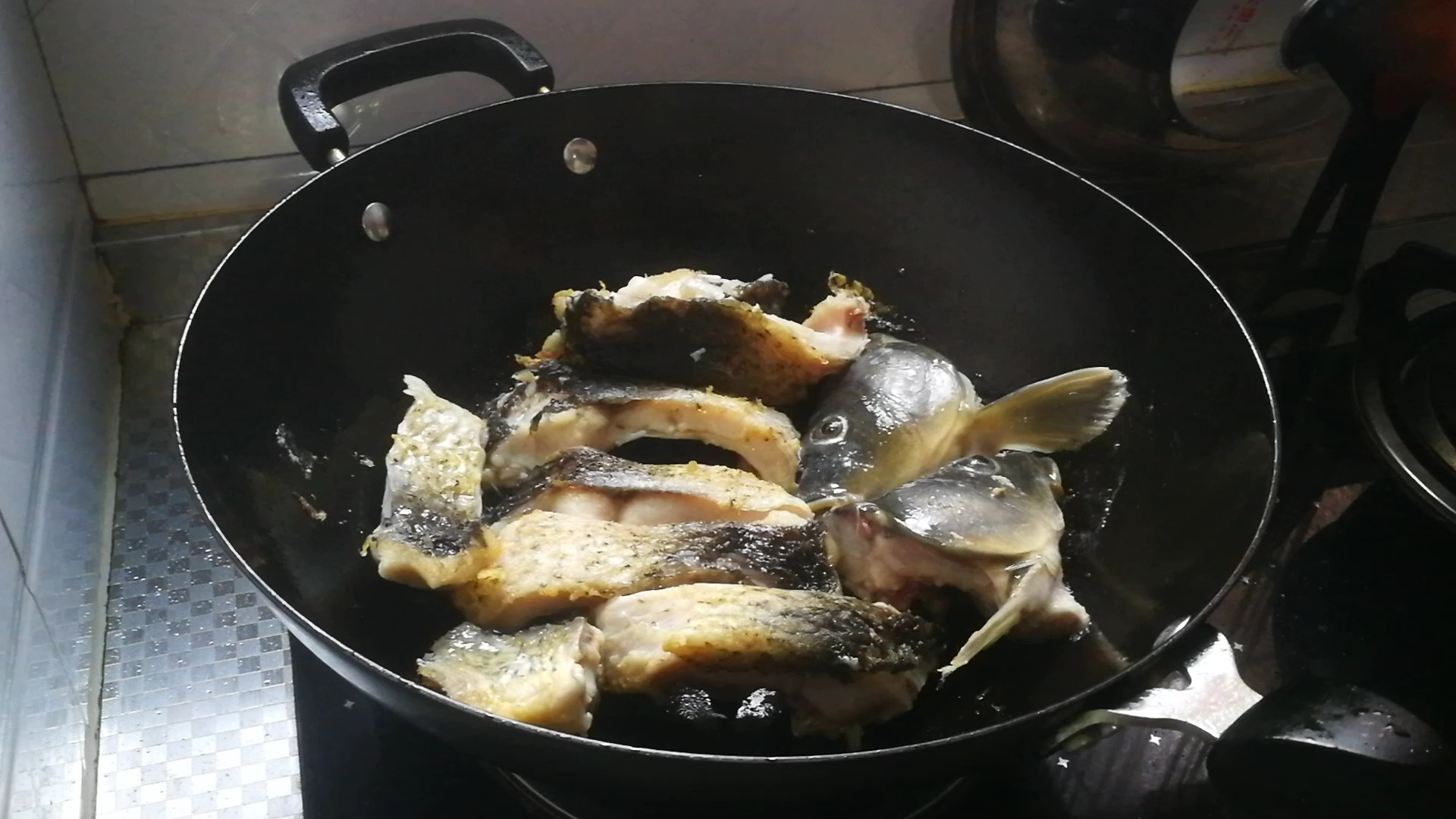 家常燒鯉魚(yú)的做法-家常味燒菜譜