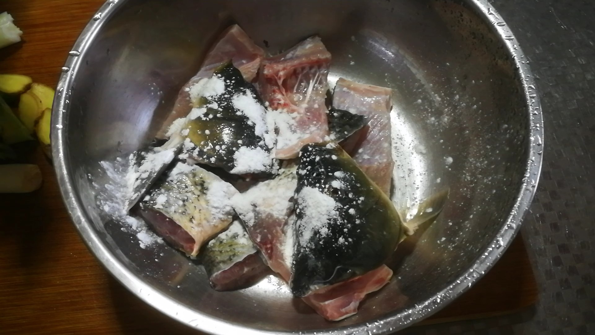 家常燒鯉魚(yú)的做法-家常味燒菜譜