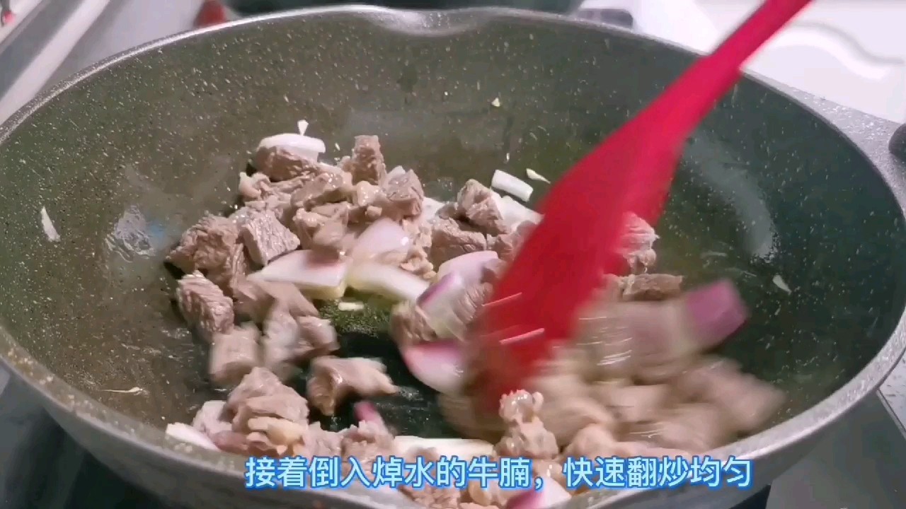 2塊咖喱就能搞定的美味，不需要其他調味品，兒子說比買的好吃多了的做法-咖喱味煮菜譜