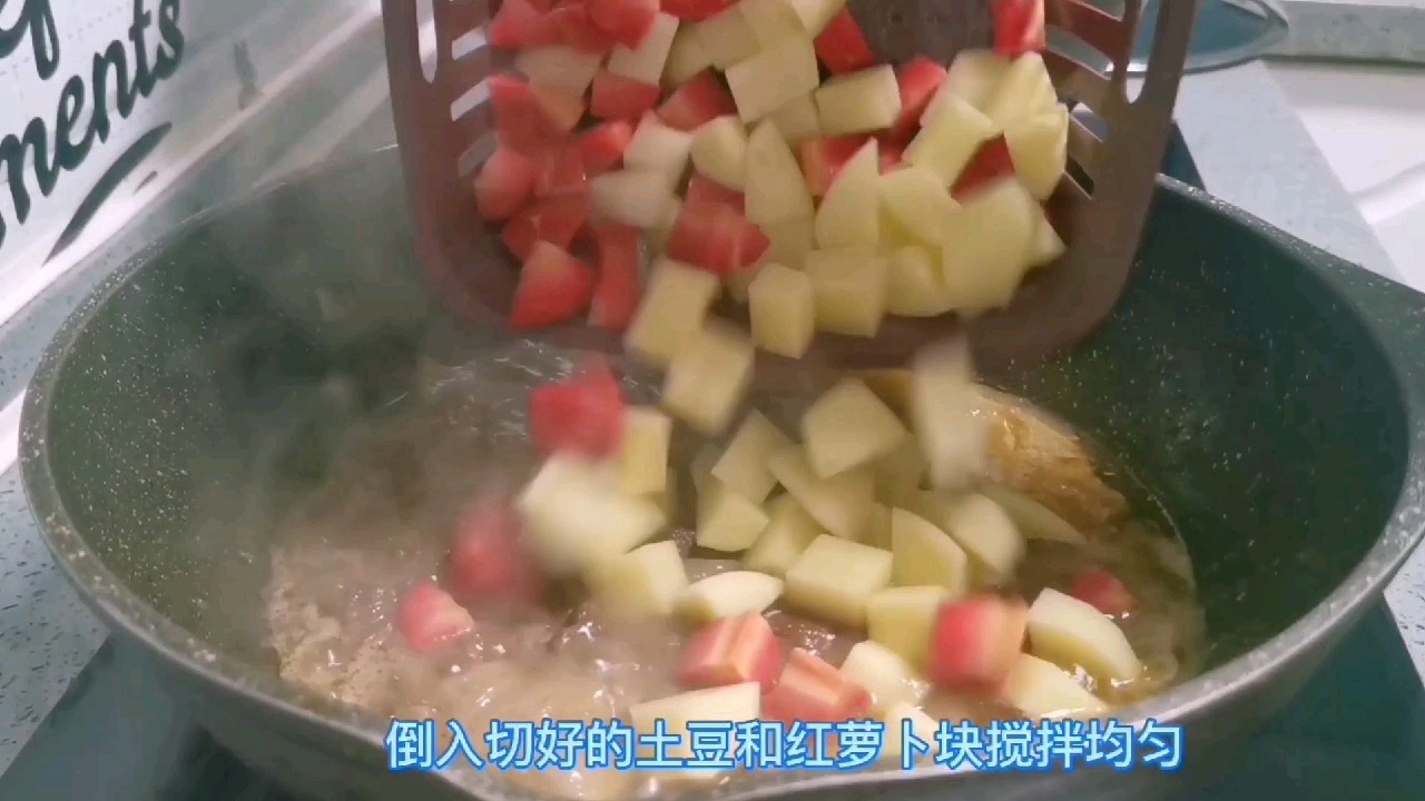 2塊咖喱就能搞定的美味，不需要其他調味品，兒子說比買的好吃多了的做法-咖喱味煮菜譜