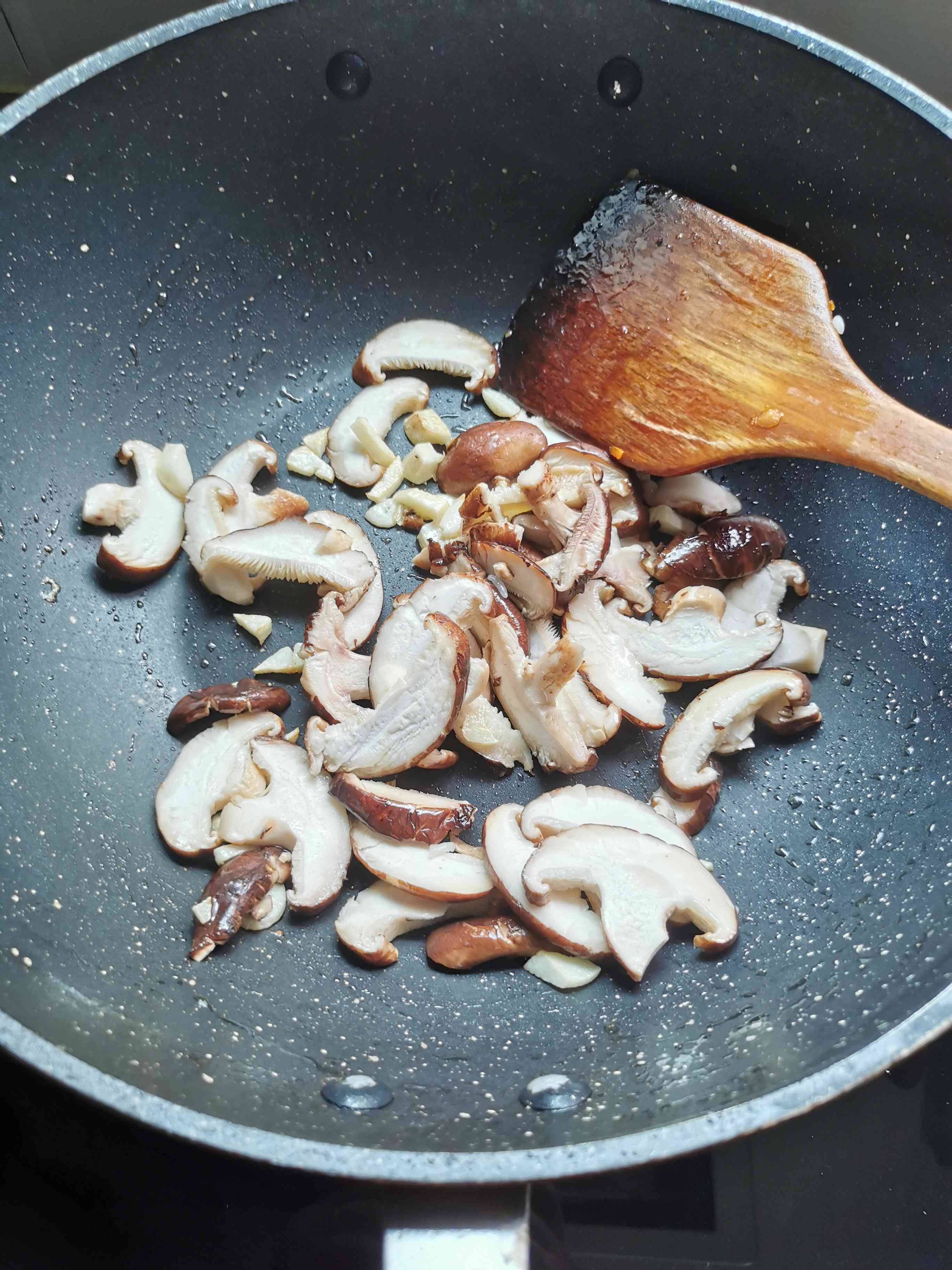 炒香菇的做法-家常味炒菜譜