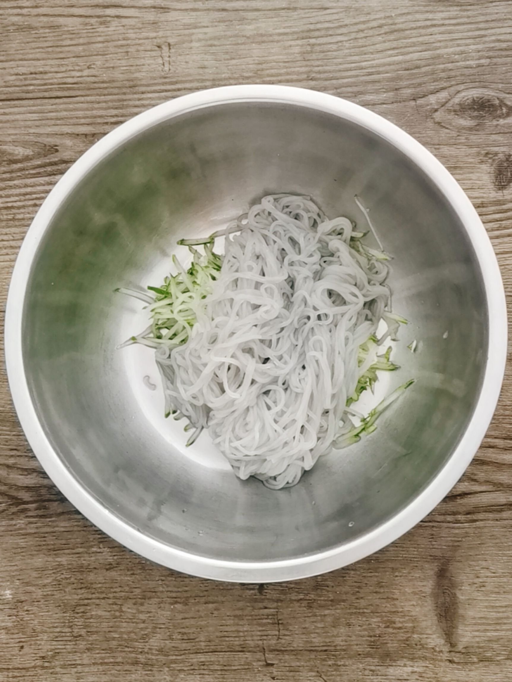 黃瓜拌粉絲的做法-酸辣味拌菜譜