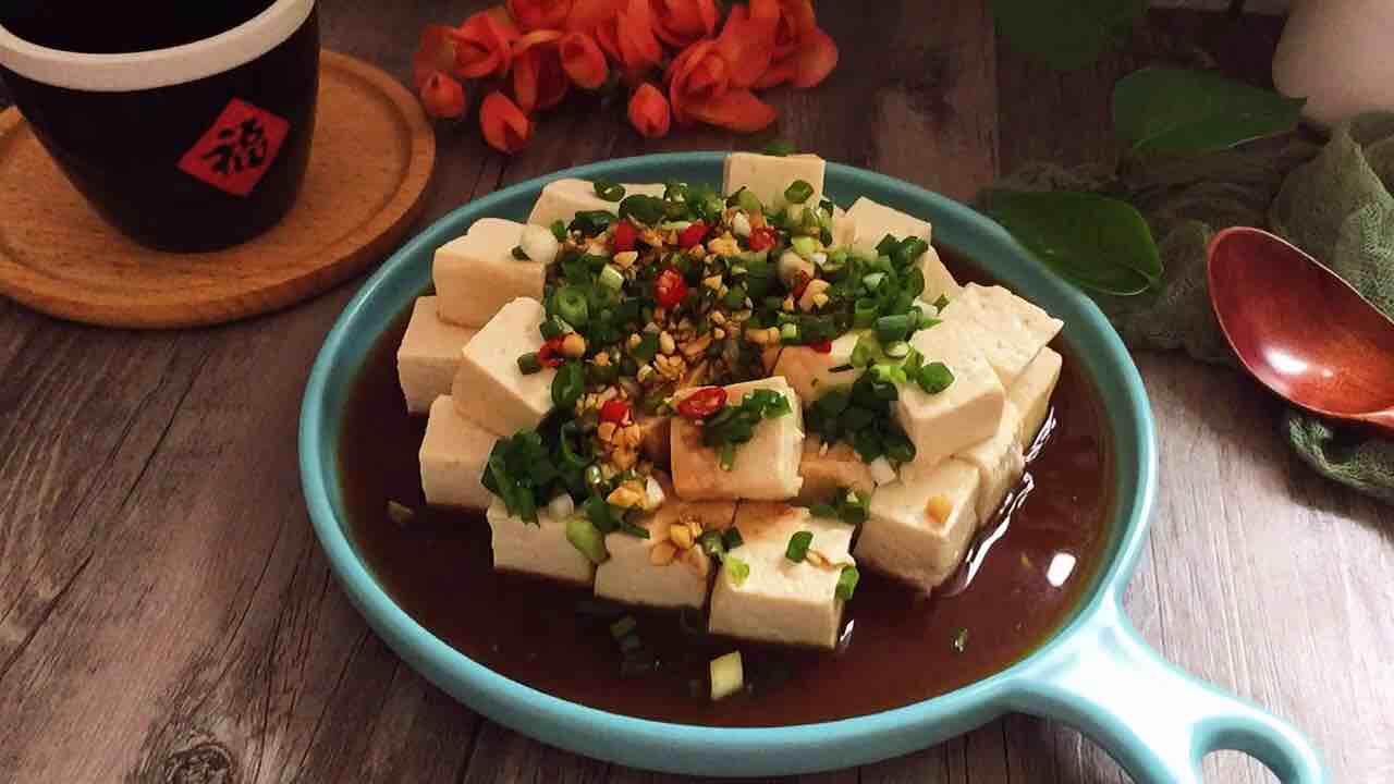 小蔥拌豆腐的做法-家常味拌菜譜