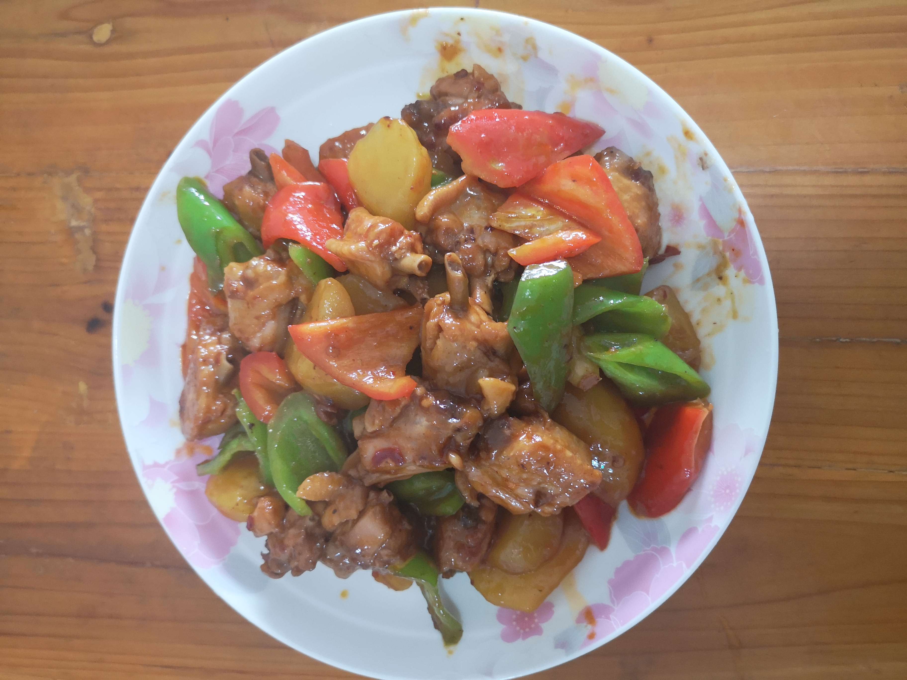 雞翅土豆新組合的做法-家常味燒菜譜-易網健康養生網 雞翅土豆新組合的做法-家常味燒菜譜