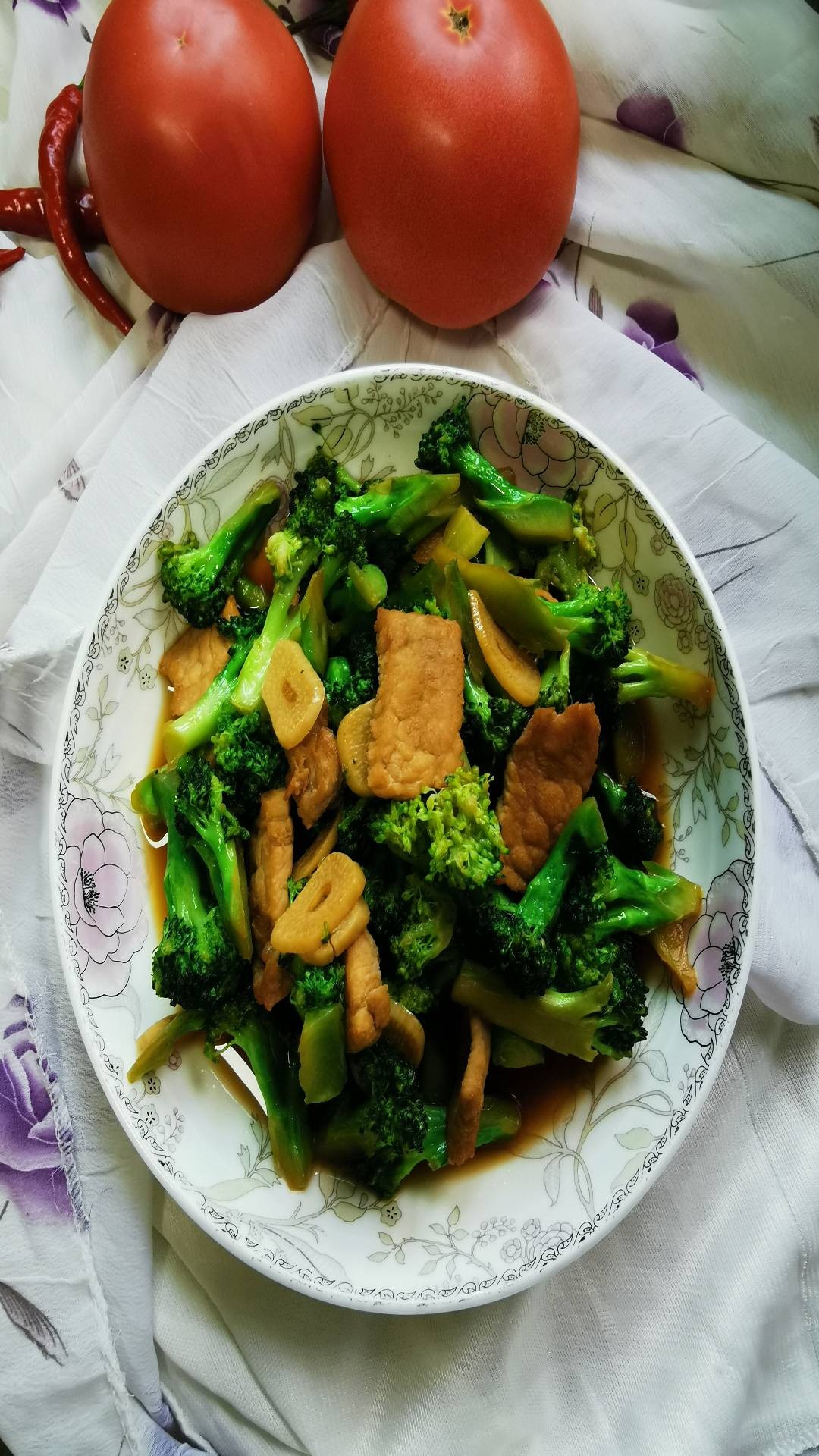 肉片炒西蘭花的做法-家常味炒菜譜-易網健康養生網 肉片炒西蘭花的做法-家常味炒菜譜