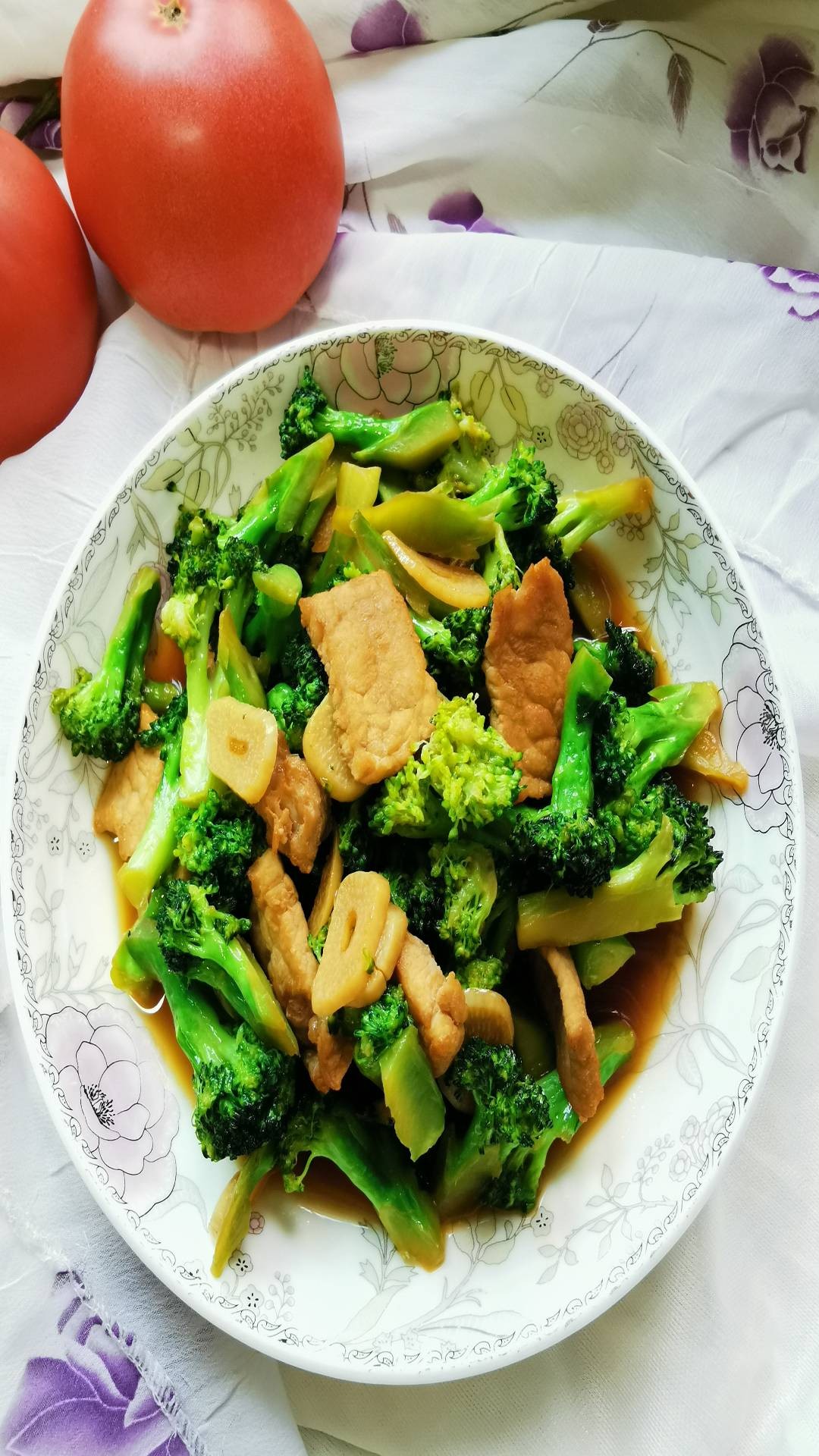 肉片炒西蘭花的做法-家常味炒菜譜-易網健康養生網 肉片炒西蘭花的做法-家常味炒菜譜