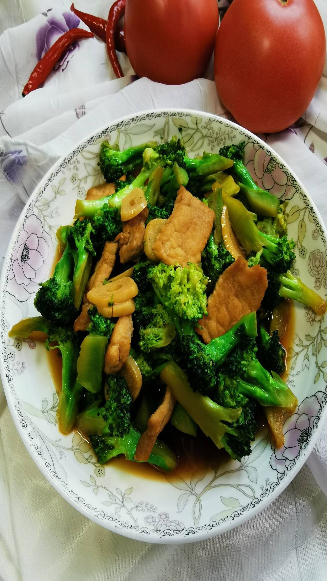 肉片炒西蘭花的做法-家常味炒菜譜-易網健康養生網 肉片炒西蘭花的做法-家常味炒菜譜